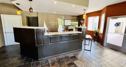 Court Plaza Inn & Suites