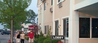 Court Plaza Inn & Suites