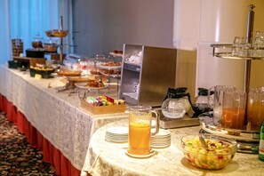 Free daily buffet breakfast - Scià on Martin (Buscate)