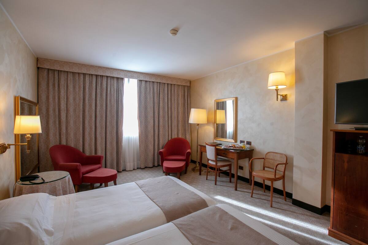 deluxe double or twin room | premium bedding, minibar, in-room safe, individually furnished