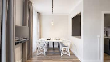 Suite Premium, 2 kamar tidur (3 Personen) | Makan di kamar