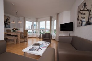 Apartment, 3 Bedrooms | Living area