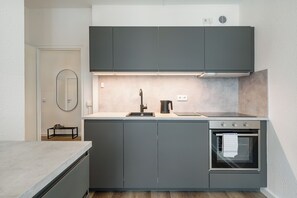 Superior Apartment, 2 Bedrooms | Private kitchen | Full-size fridge, oven, stovetop, dishwasher - Apartments am Brandenburger Tor (Berlin)