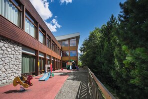 Área de juegos infantiles al aire libre