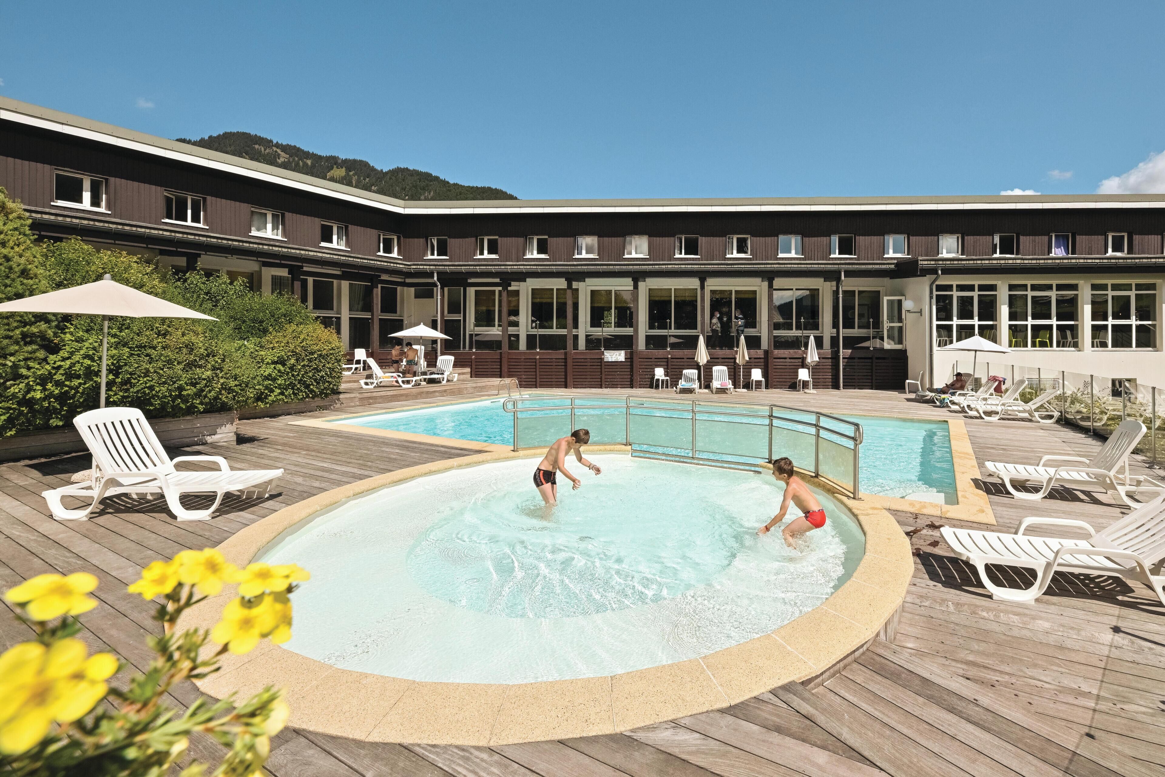 Sesongbasert utendørsbasseng