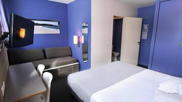 Desk, WiFi, bed sheets