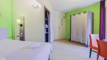 Zimmersafe, Verdunkelungsvorhänge, schallisolierte Zimmer, WLAN