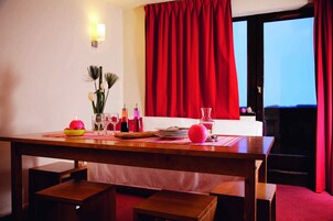 Comfort Studio, Balcony (for 3) | In-room dining