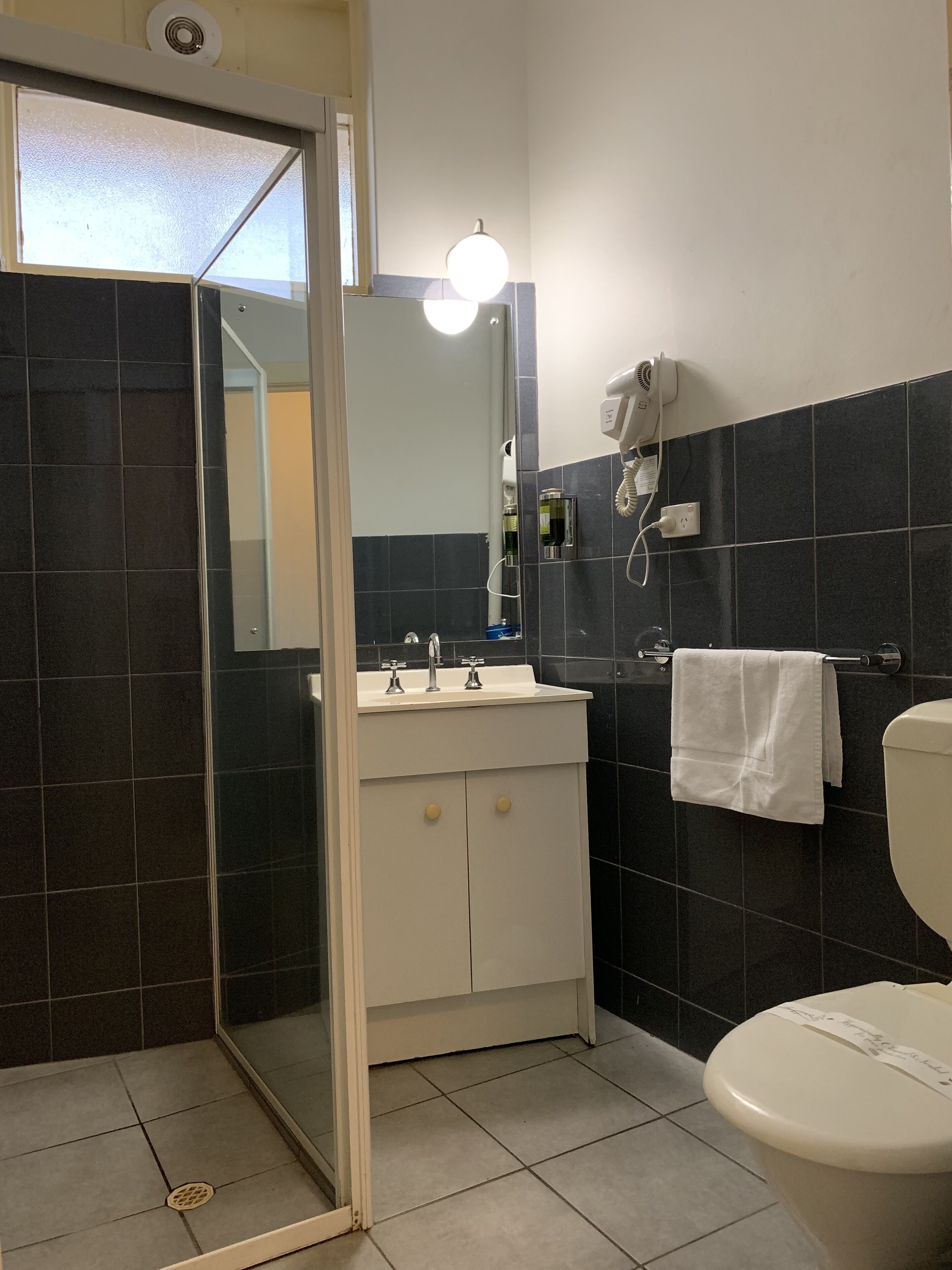 Budget Double Room | Bathroom