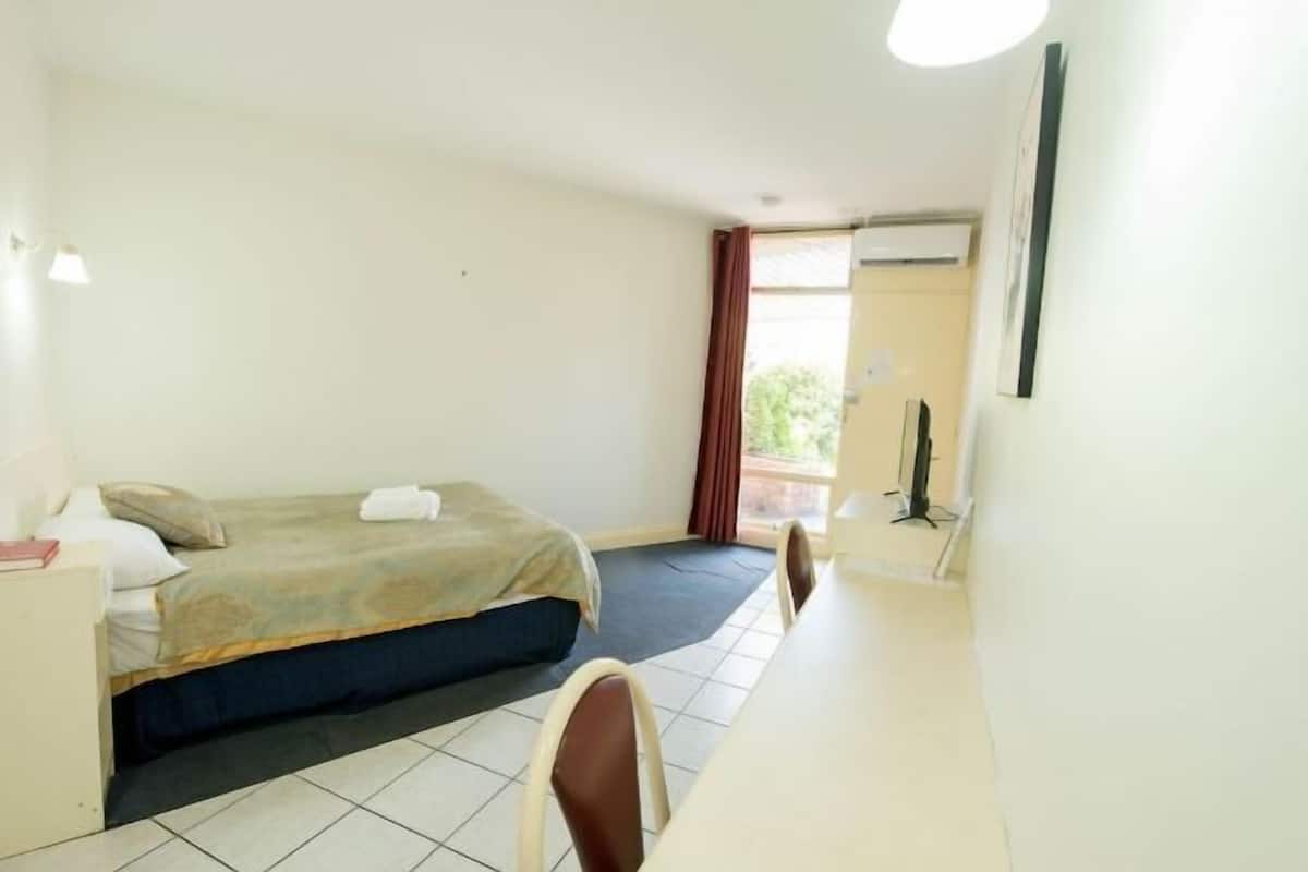 Desk, laptop workspace, free WiFi, bed sheets