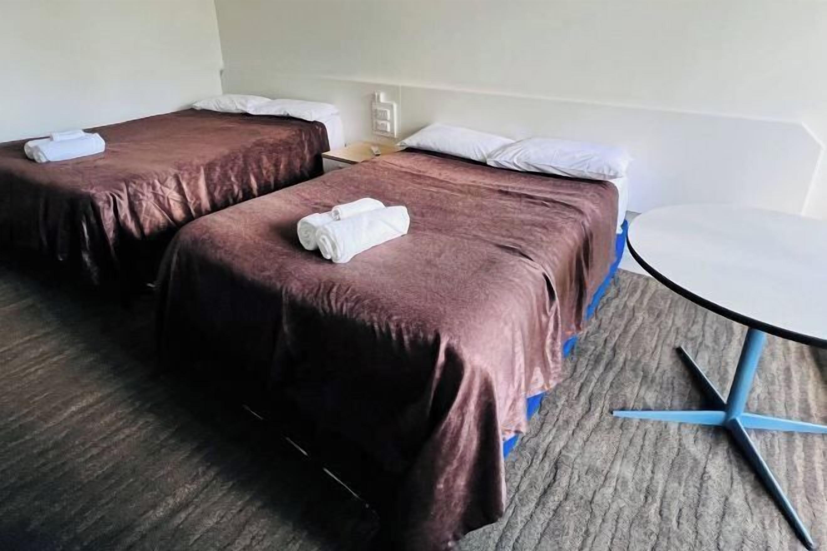 Escritorio, espacio para trabajar con un portátil, wifi gratis