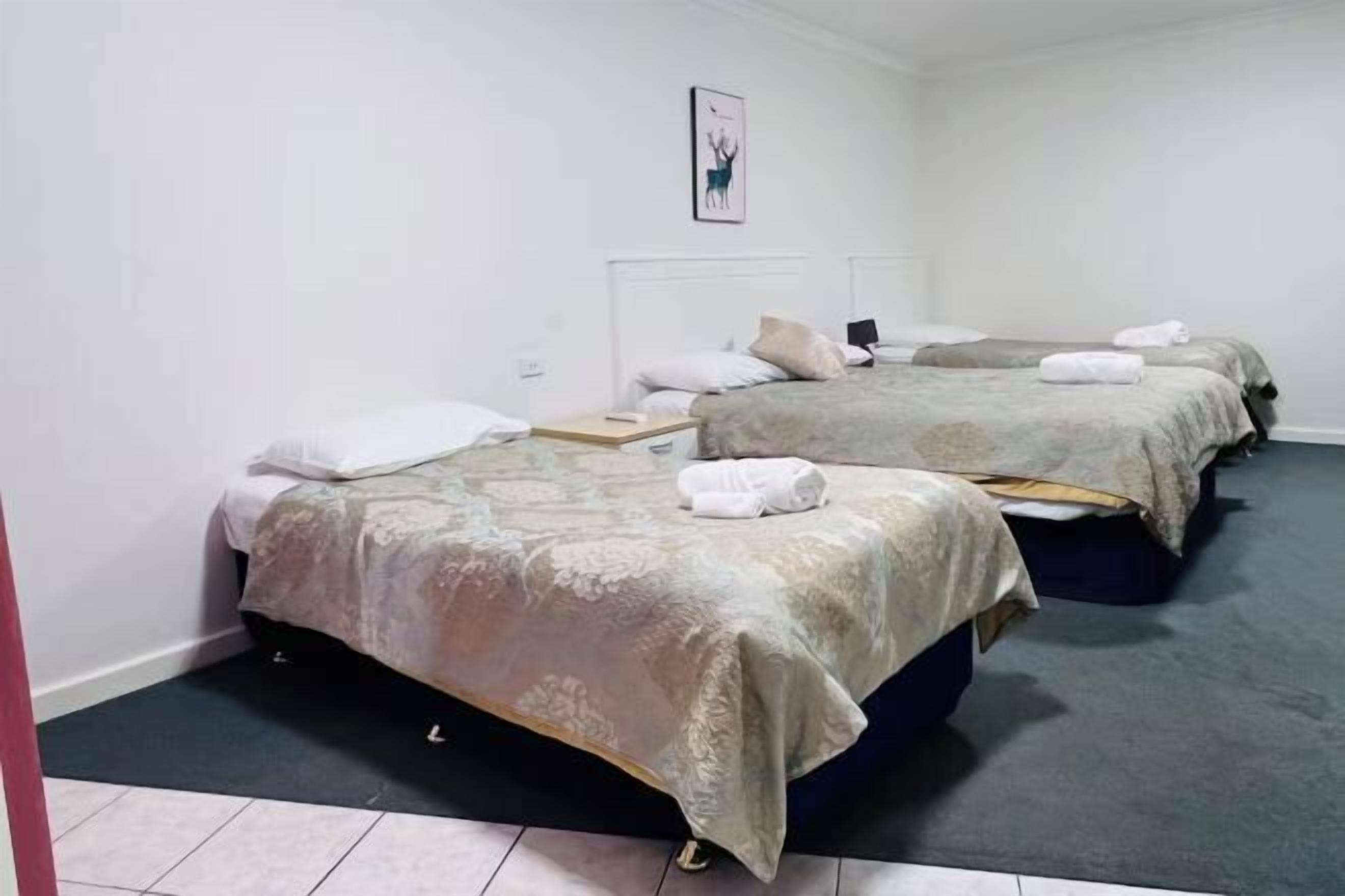 Escritorio, espacio para trabajar con un portátil, wifi gratis