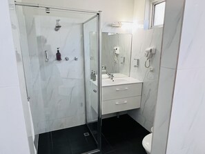 Deluxe Double or Twin Room | Bathroom - Jacksons Motor Inn (Glen Osmond)