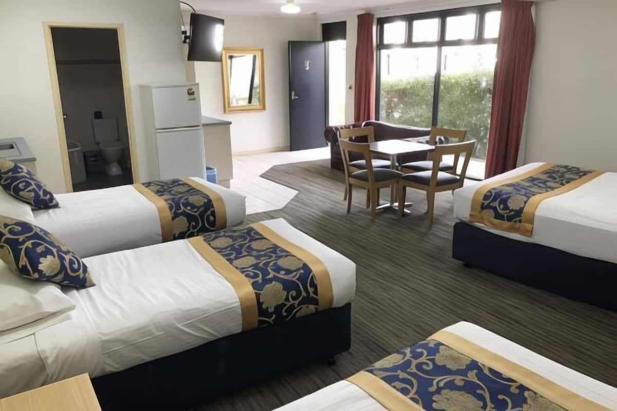 Desk, laptop workspace, free WiFi, bed sheets