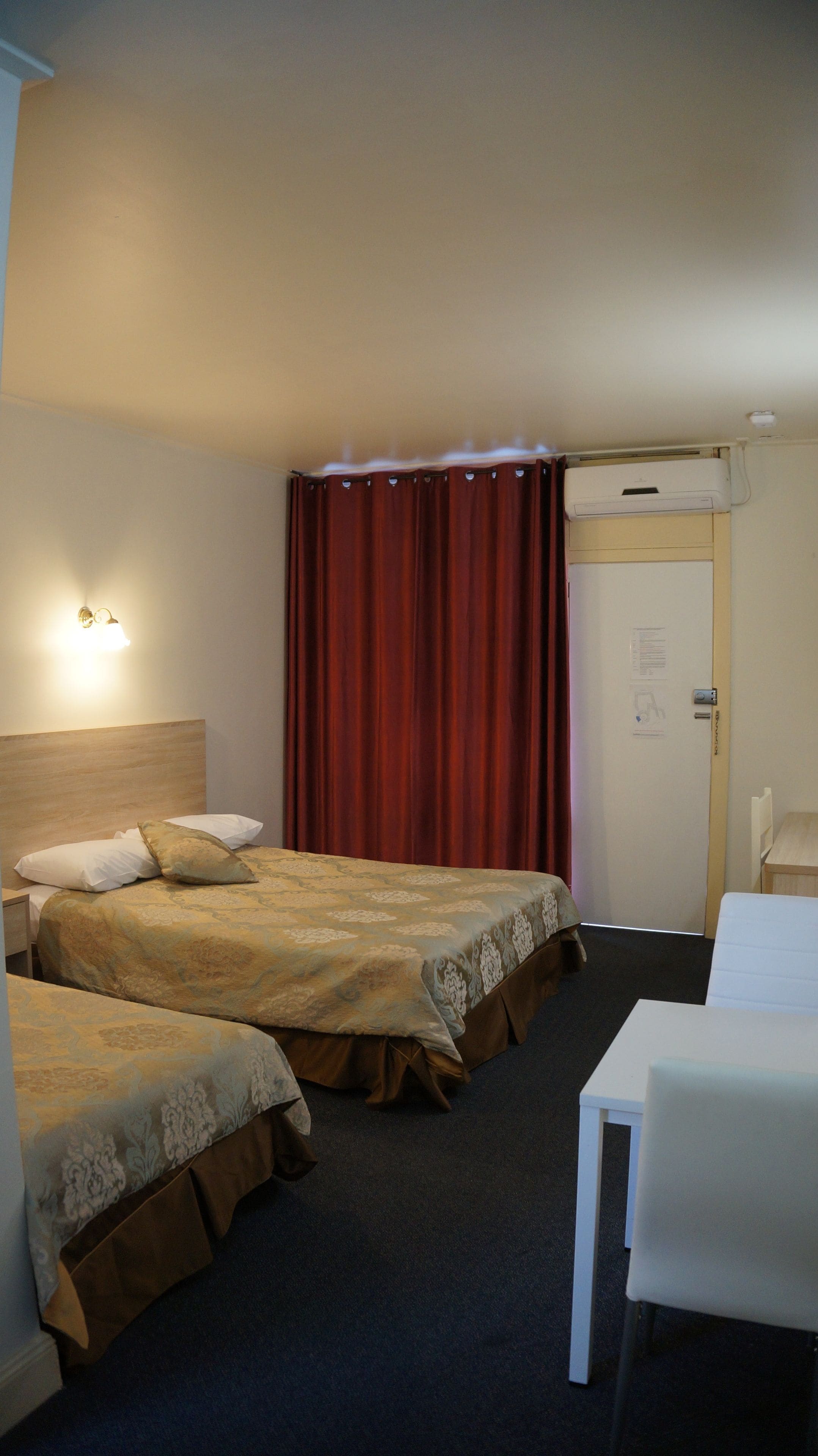 Deluxe Twin Room, Multiple Beds | Desk, laptop workspace, free WiFi, bed sheets