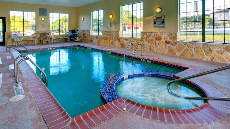 Quality Inn & Suites Glen Rose