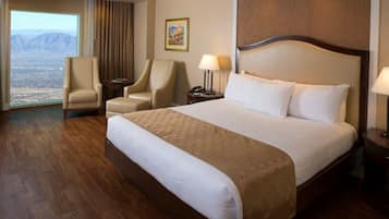 Premium bedding, in-room safe, desk, laptop workspace