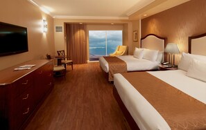 Premium bedding, in-room safe, desk, laptop workspace - South Point Hotel, Casino, and Spa (Las Vegas)