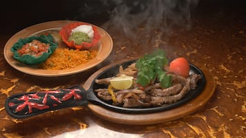 11 restaurants, lunch served