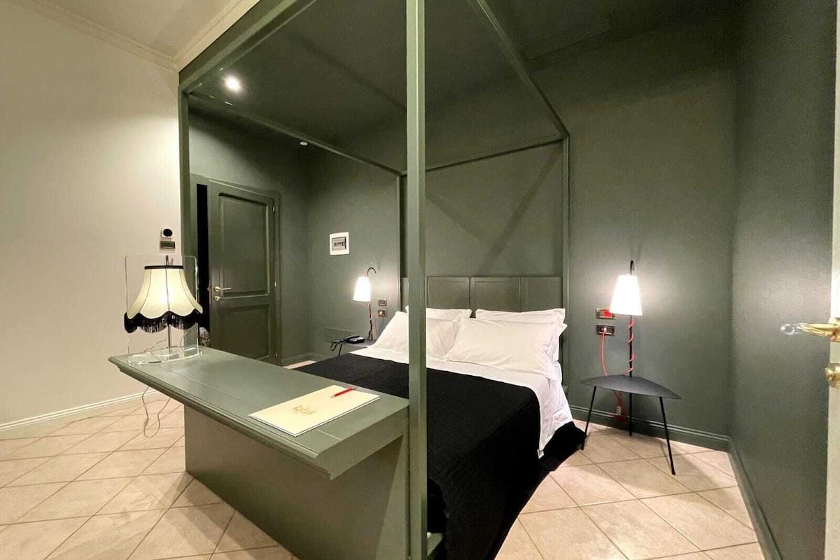 standard double or twin room | pillow-top beds, minibar, in-room safe, desk