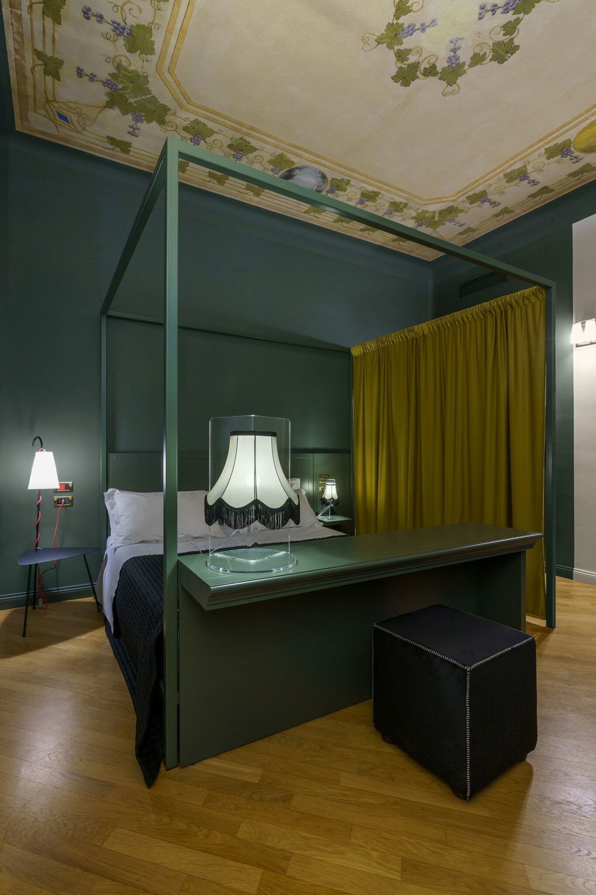 Camas con pillow-top, minibar y caja de seguridad en la habitación 