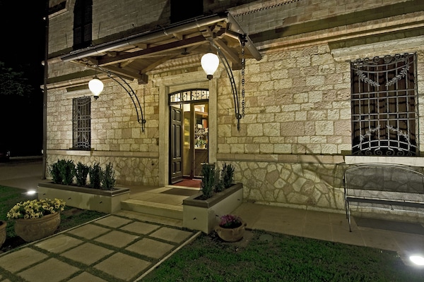 Façade de l’hébergement - soirée/nuit