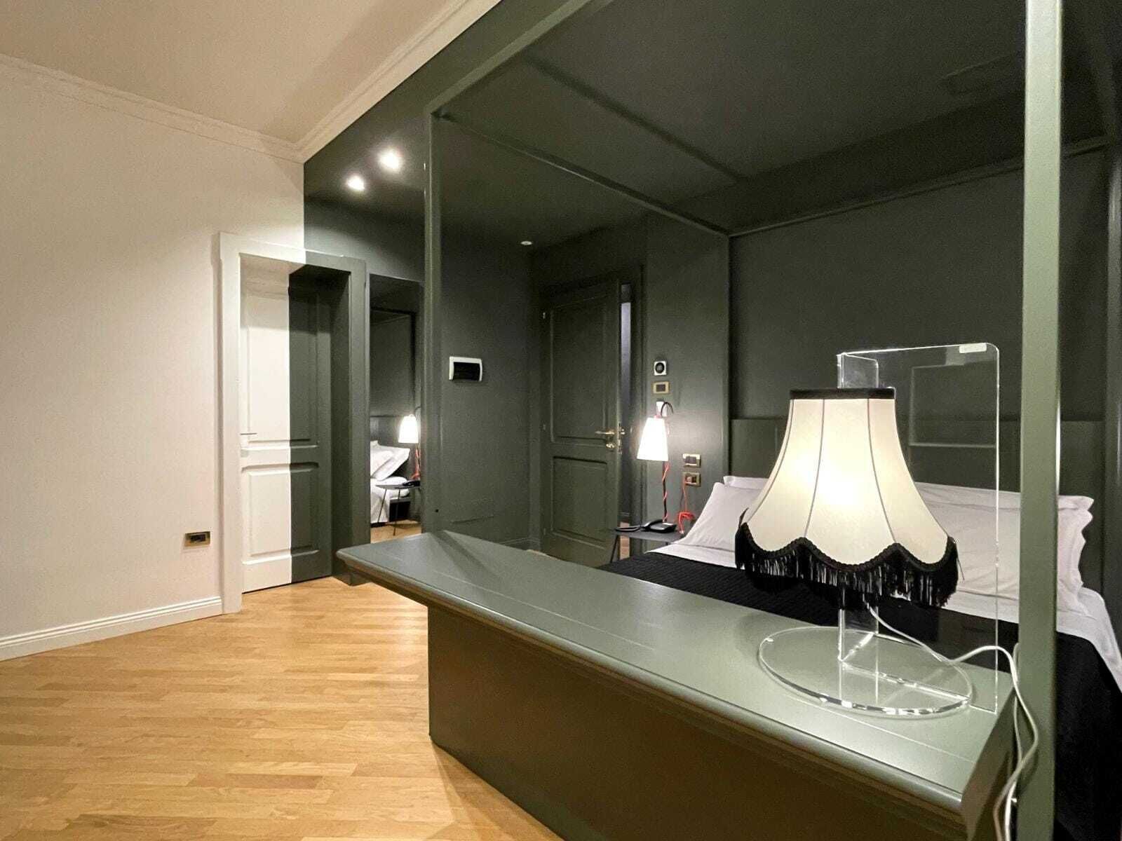 Camas con pillow-top, minibar y caja de seguridad en la habitación 