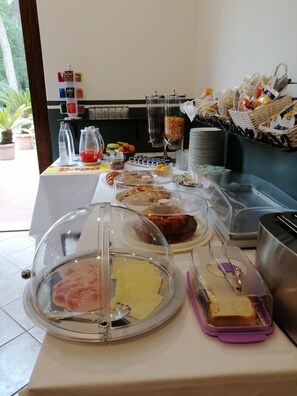 Tägliches inbegriffenes Frühstücksbuffet