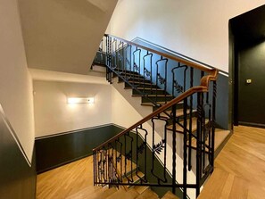 Handrails in stairways - Villa Raffaello Park Hotel (Assisi)