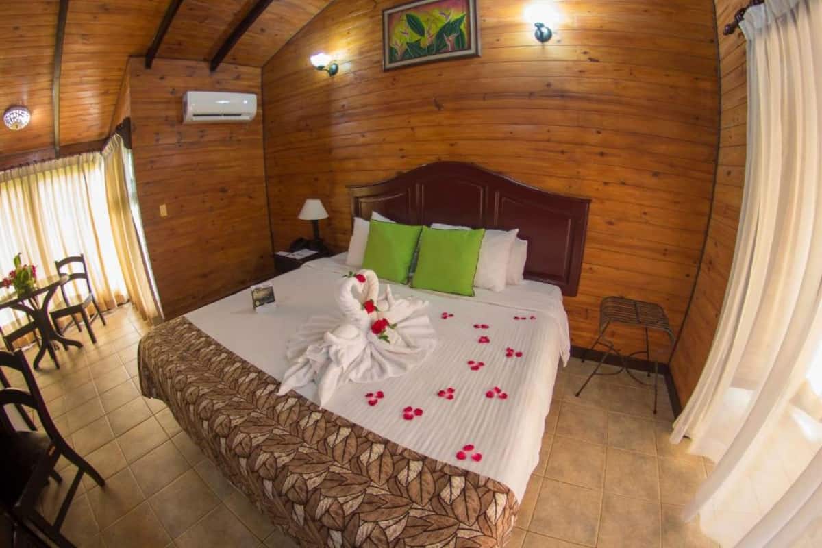 Junior Suite King | 1 Schlafzimmer, hochwertige Bettwaren, Daunenbettdecken