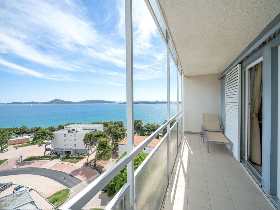 Näkymä rannalle/valtamerelle