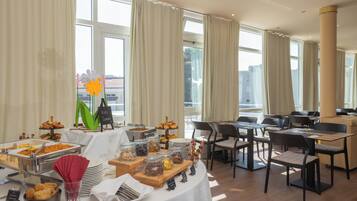 2 Restaurants, Frühstück