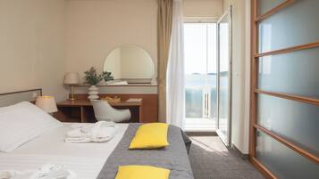 Suite Junior, balcone | Minibar, una cassaforte in camera, una scrivania, postazione laptop