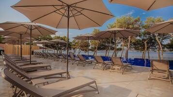 Außenpool (je nach Saison geöffnet), Cabañas (gegen Gebühr), Liegestühle