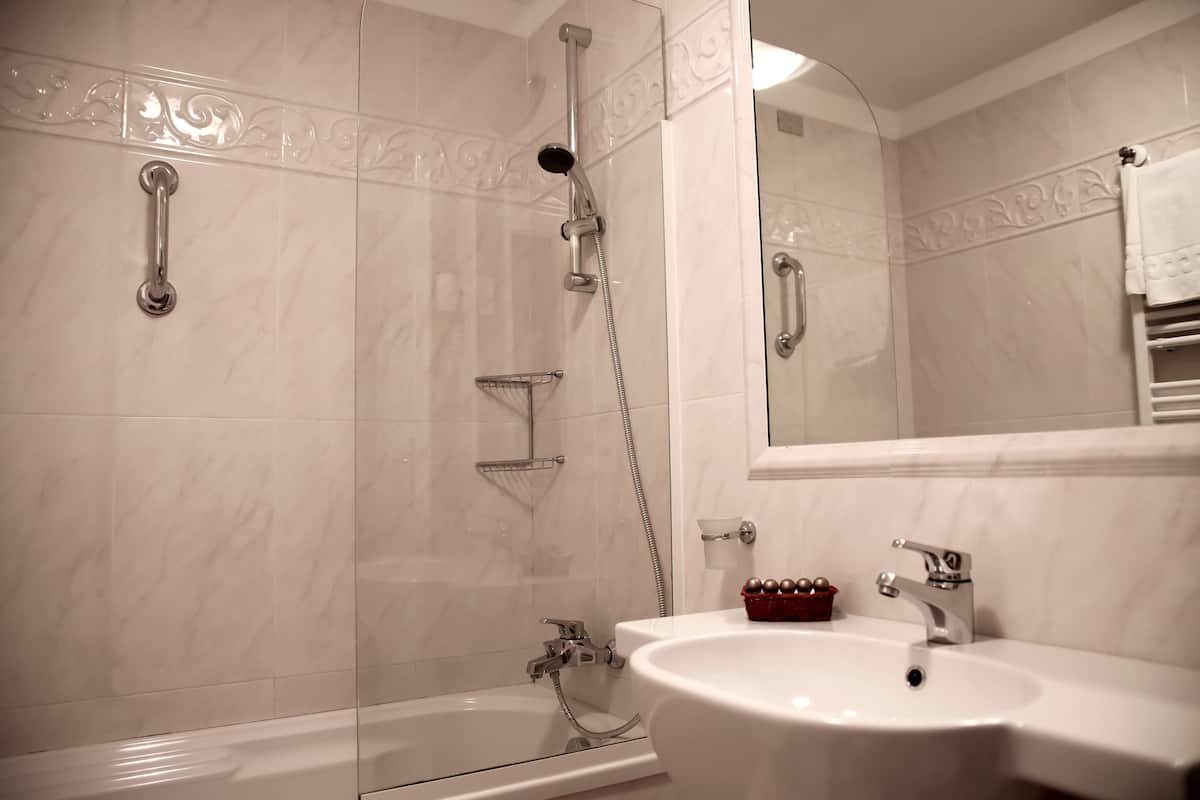 standard single room | room amenity