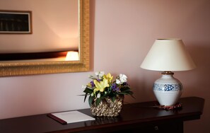 Couette en duvet d'oie, minibar, coffres-forts dans les chambres, bureau