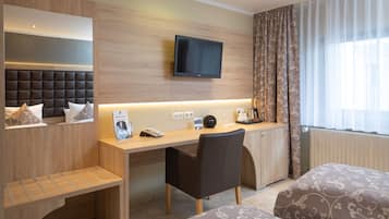 Phòng đôi hoặc 2 giường đơn Tiêu chuẩn | Bộ đồ giường cao cấp, nệm có lớp đệm bông, minibar