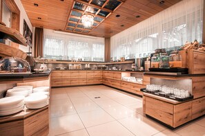 Desayuno buffet (EUR 10 por persona)