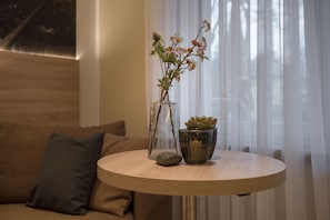 Habitación Confort con 1 cama matrimonial o 2 individuales | Ropa de cama de alta calidad, camas con pillow-top y minibar