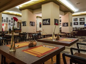 Se ofrece un desayuno bufé todos los días (por un coste adicional)