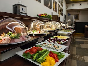 Tägliches Frühstücksbuffet (375 CZK pro Person)