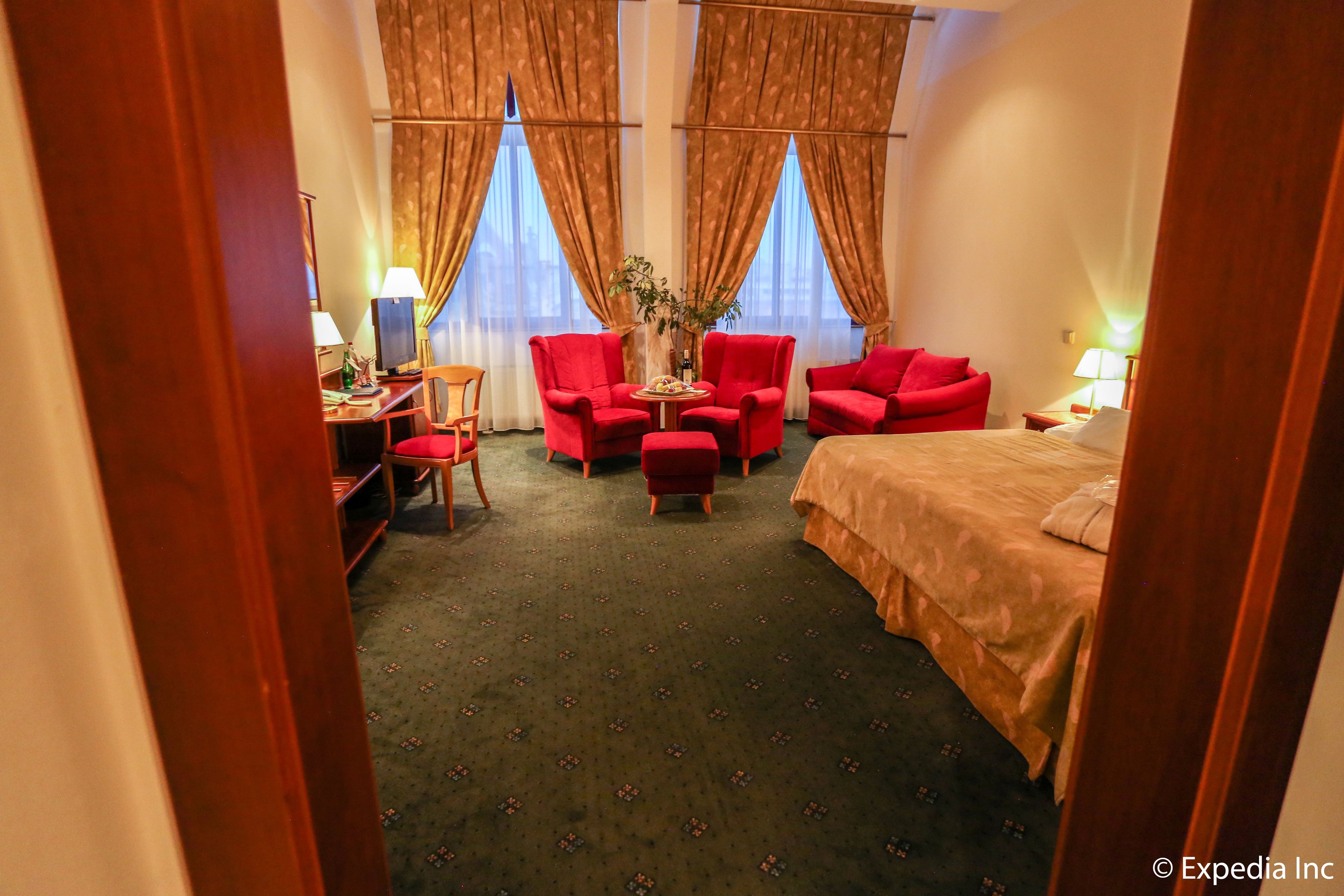 junior suite | premium bedding, minibar, in-room safe, desk