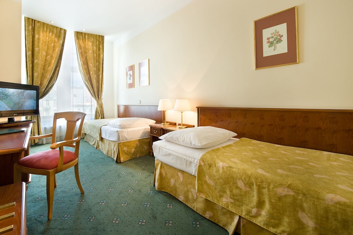 1 bedroom, premium bedding, minibar, in-room safe