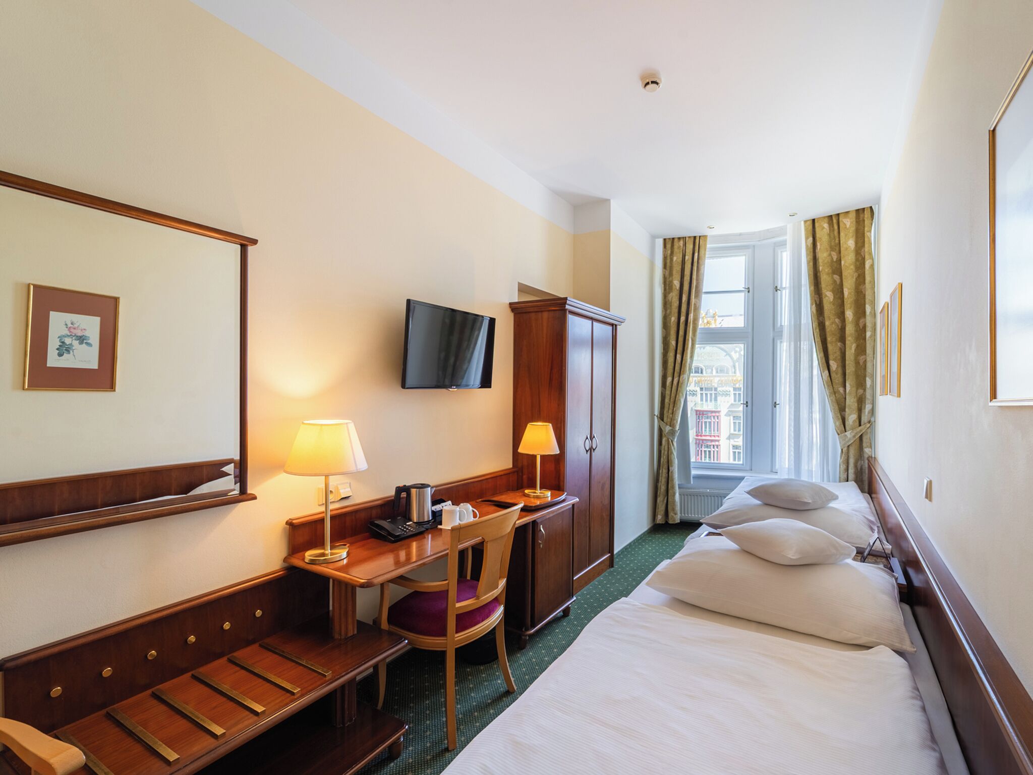Twin Room (Wenceslas Square view)