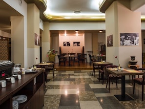 TĂ€gliches FrĂŒhstĂŒcksbuffet (375 CZK pro Person)