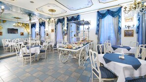 Free daily buffet breakfast - William Sivek Hotels (Prague)