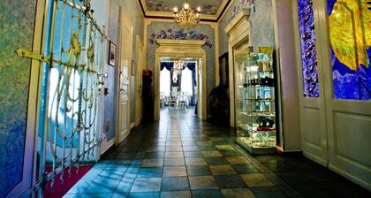 William Sivek Hotels