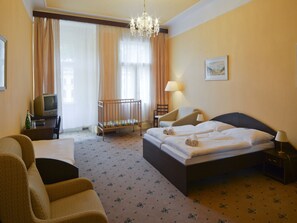 办公桌、熨斗/熨板、免费 WiFi