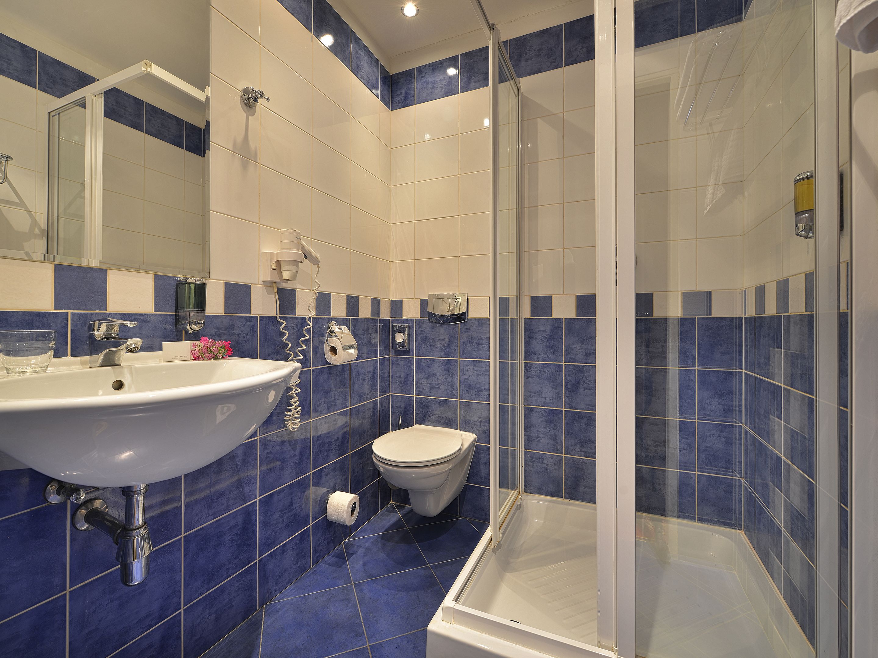 junior suite | bathroom | shower, hair dryer, towels