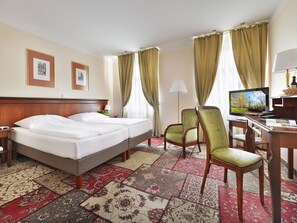 In-room safe, desk, free cots/infant beds, free WiFi - EA Hotel Jelení dvůr Prague Castle (Prague)